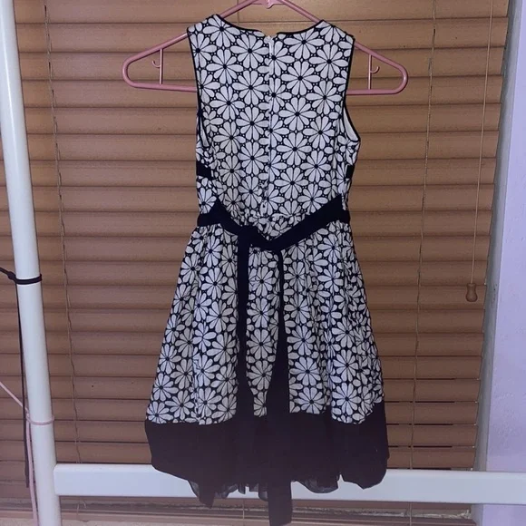 The Children’s Place black and white floral dress. Girls size 8 - Picture 3 of 4